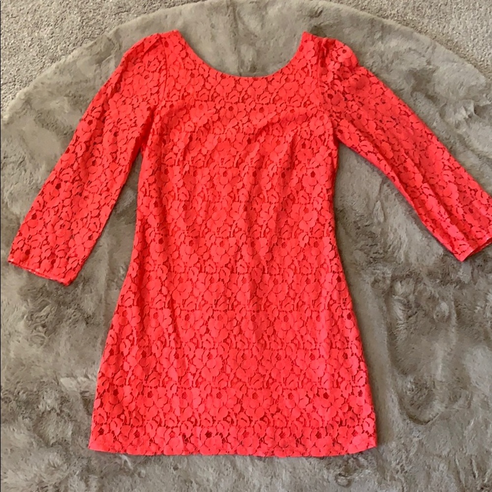 Lace dress. Gold zipper back detail.